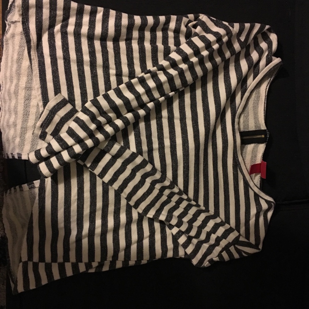 Off the shoulder striped top, with zipper back!